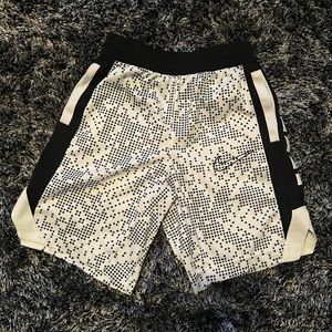 Nike Dri-Fit 
Little Kids Shorts
Size 7

Color- White/Black